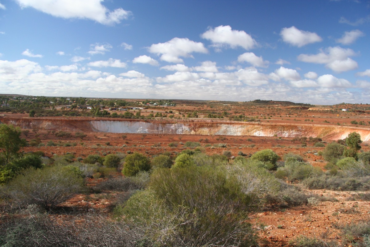 Open-cut mine reveals stunning geological layers in outback