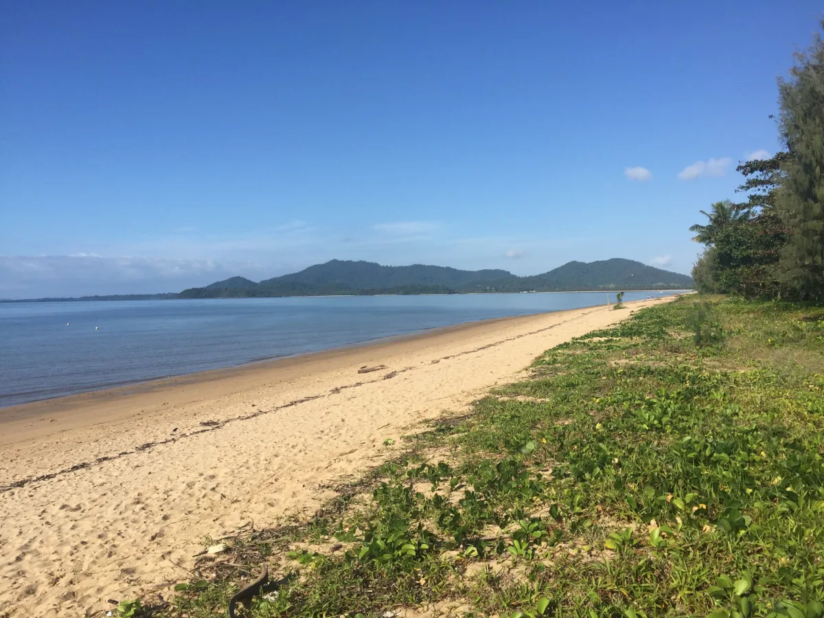 The long sandy stretch of Kurramine Beach, perfect for a leisurely stroll or simply soaking up the sun.