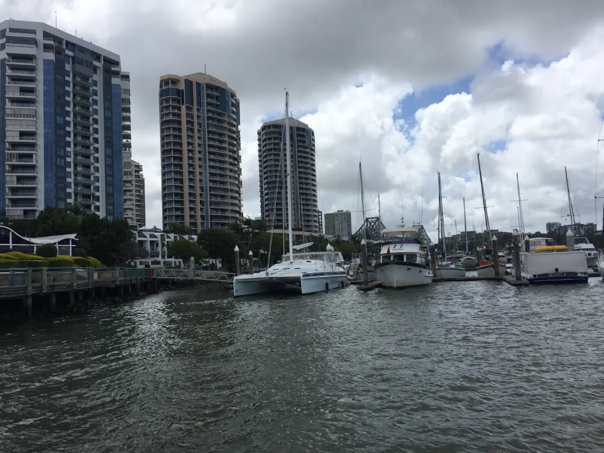 The Brisbane River: A haven for boats and a scenic thoroughfare through the city.