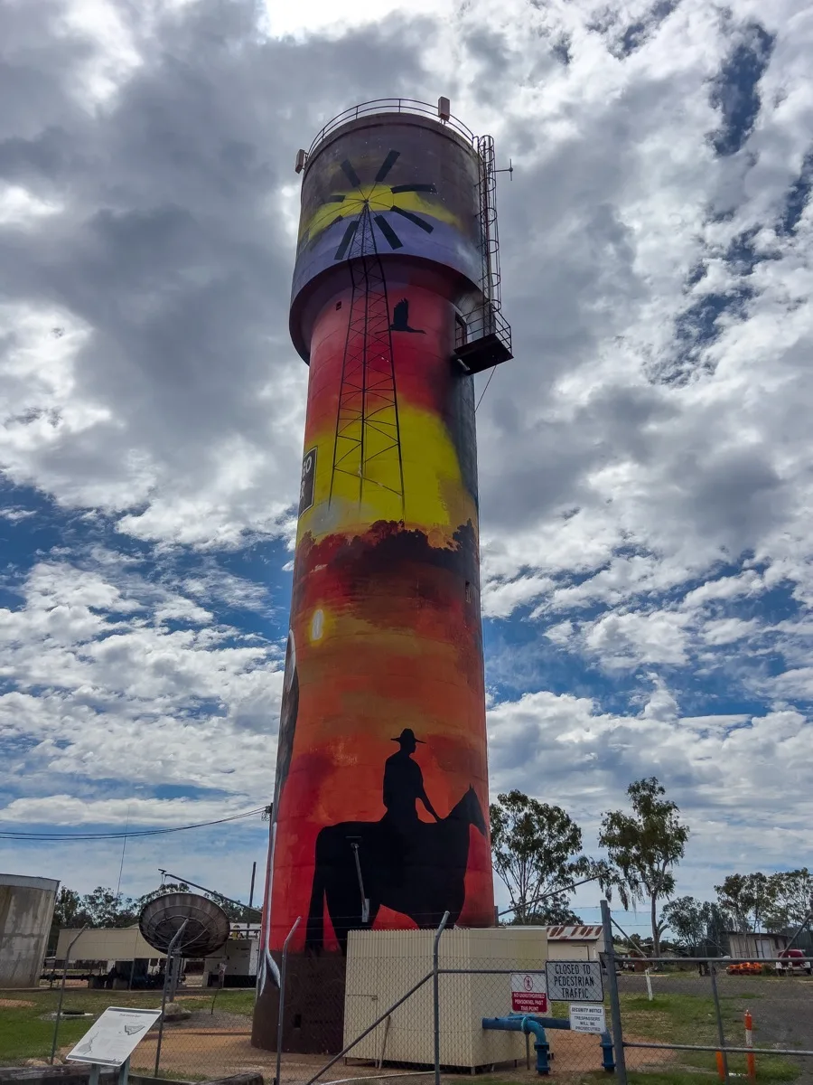 Augathella's painted water tower celebrates outback heritage