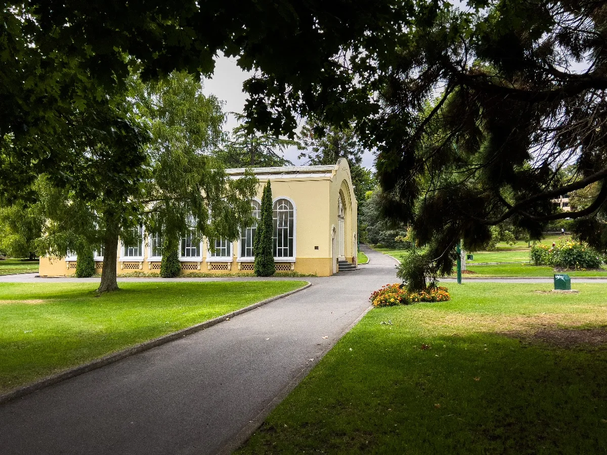 The lovely yellow conservatory we found tucked away amongst the trees in the park.