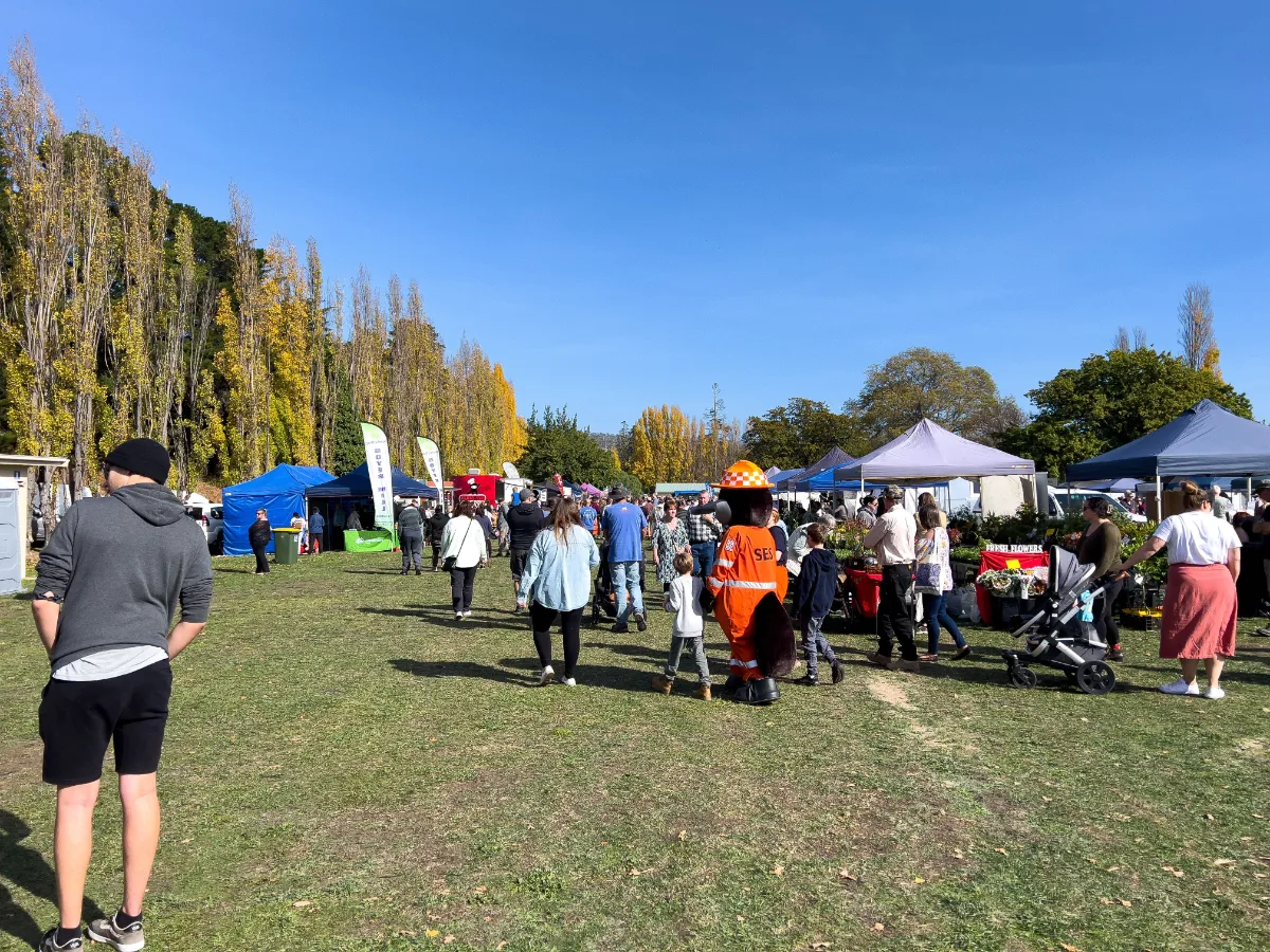 The Valley Autumn Festival was in full swing with brilliant yellow poplars and crowds of locals enjoying the first clear run in three years.