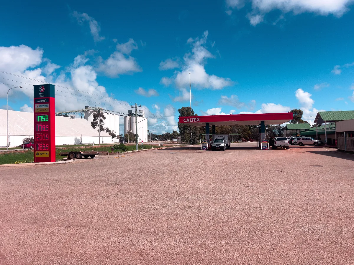 The wide open spaces and clear skies of the Shire of Tammin surround the local roadhouse.