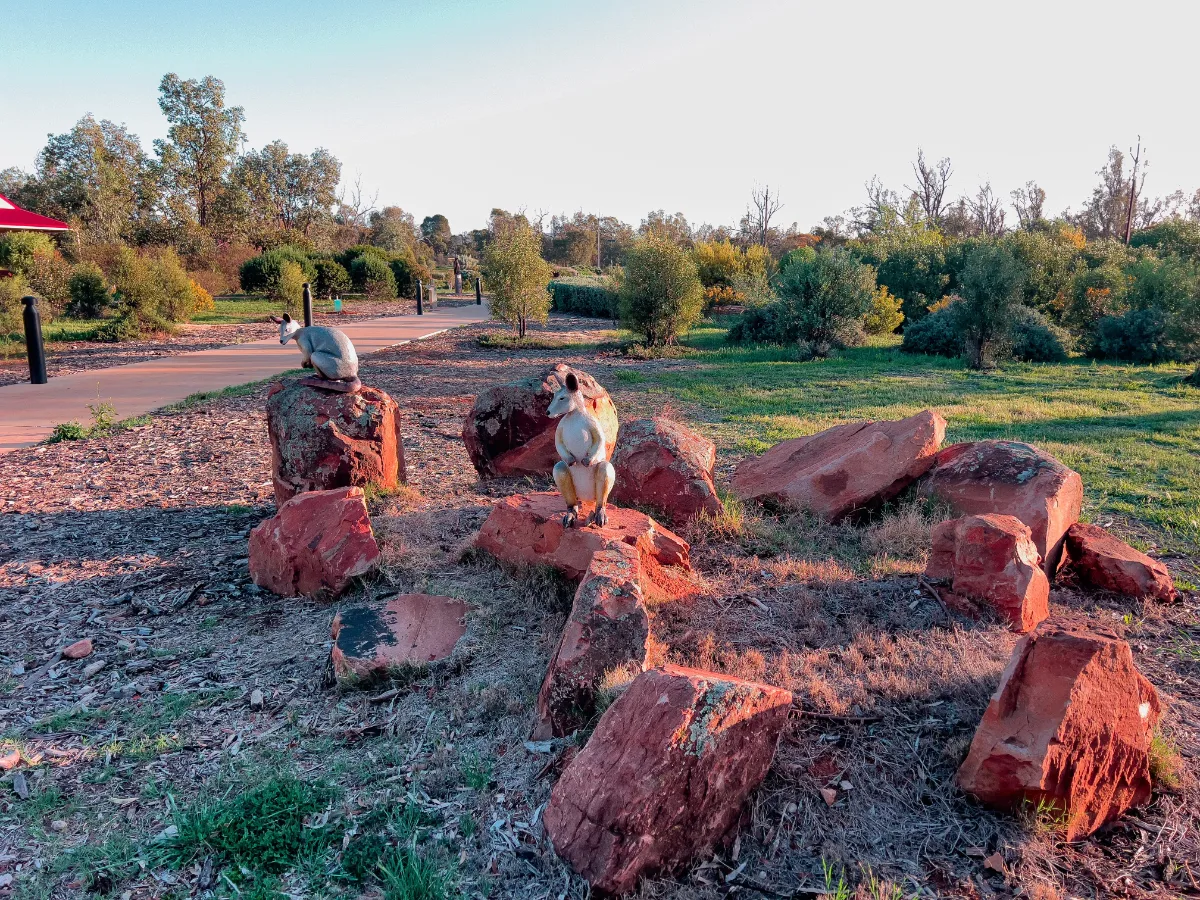 Sculptures of kangaroos sit amongst the red rocks along the Pithi Kawi Trail.