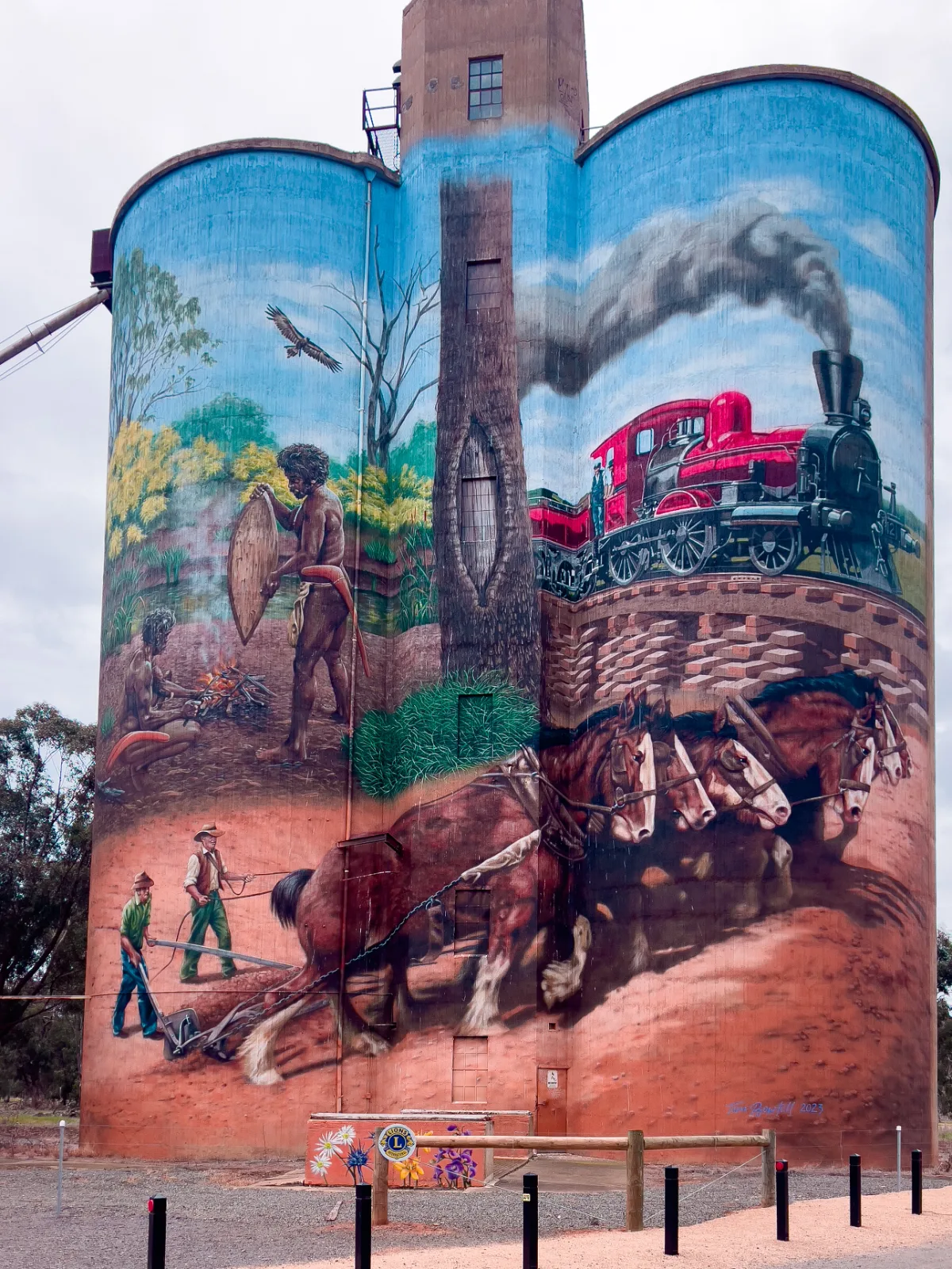 The mural on Katamatite's GrainCorp silos depicts scenes from the town's history, creating a vibrant narrative that celebrates the rich heritage of the local community.
