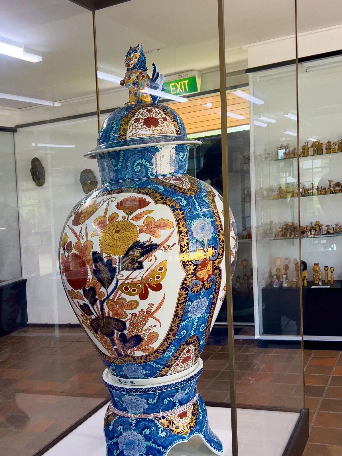 A truly fabulous vase housed within the Cultural Centre at the Cowra Japanese Garden.