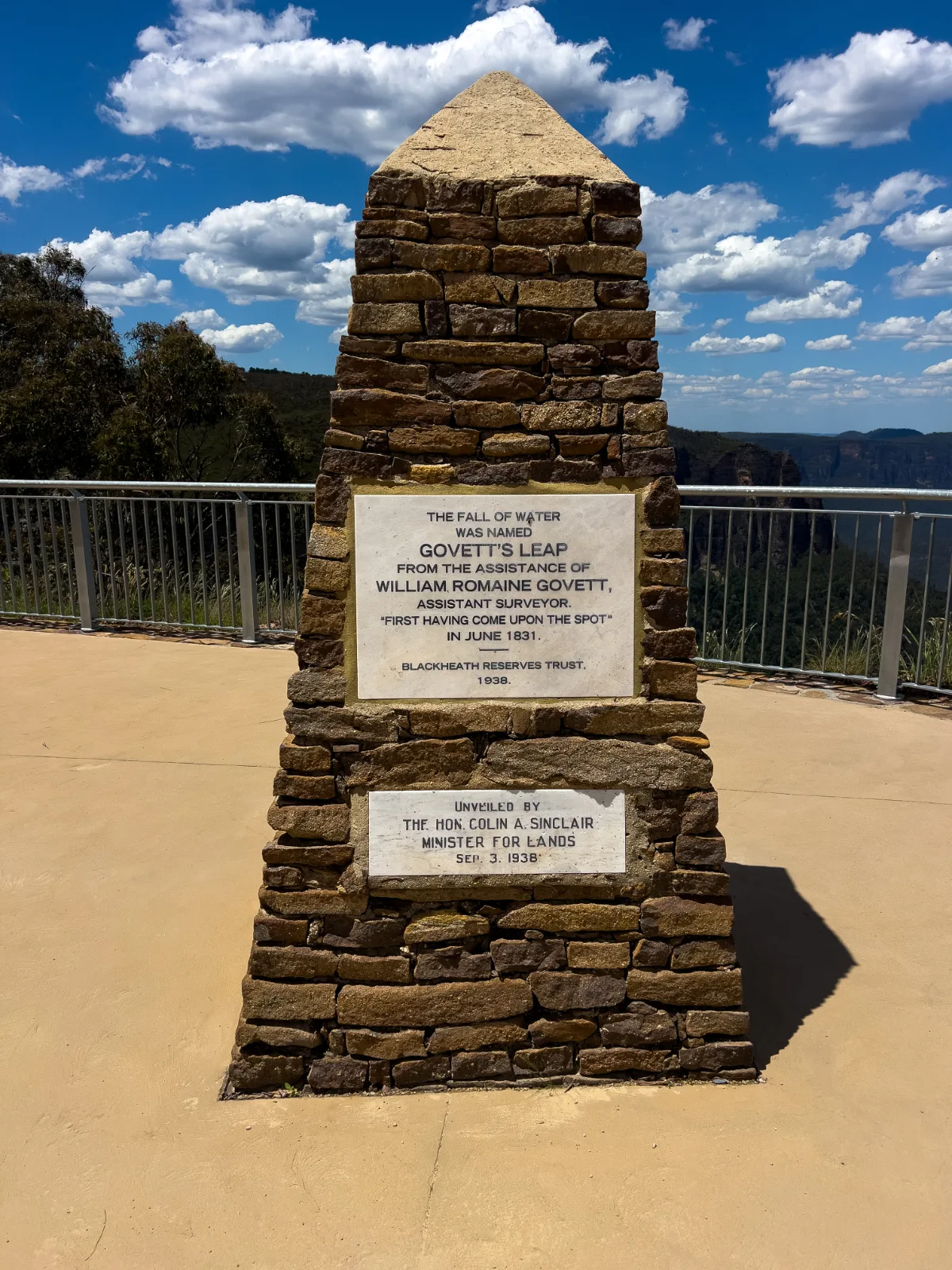 A stone monument commemorating William Govett and the naming of Govett's Leap in 1831.
