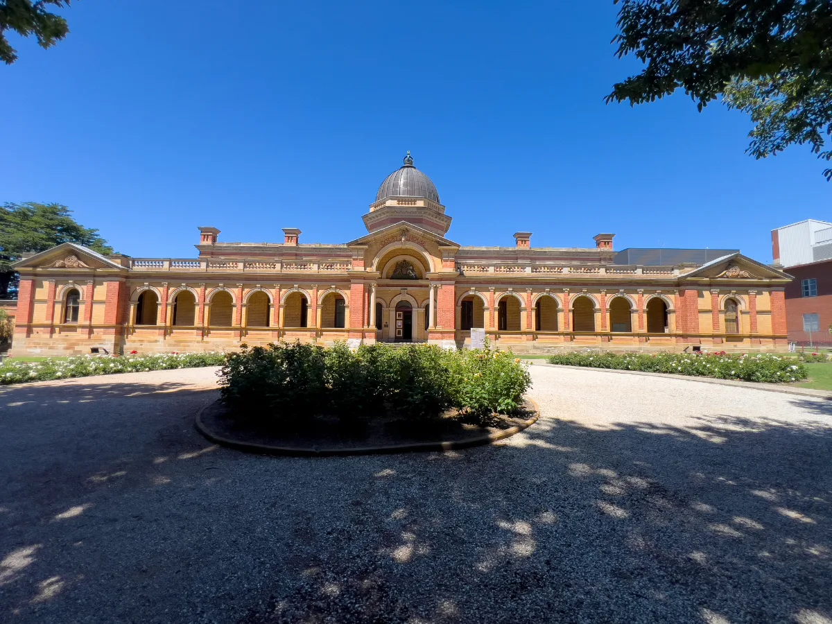 The historic Goulburn Courthouse stands as a reminder of the city's past.
