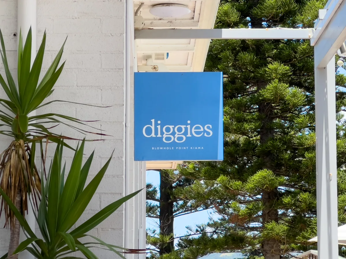 The Diggies sign at Blowhole Point, beckoning hungry travelers.
