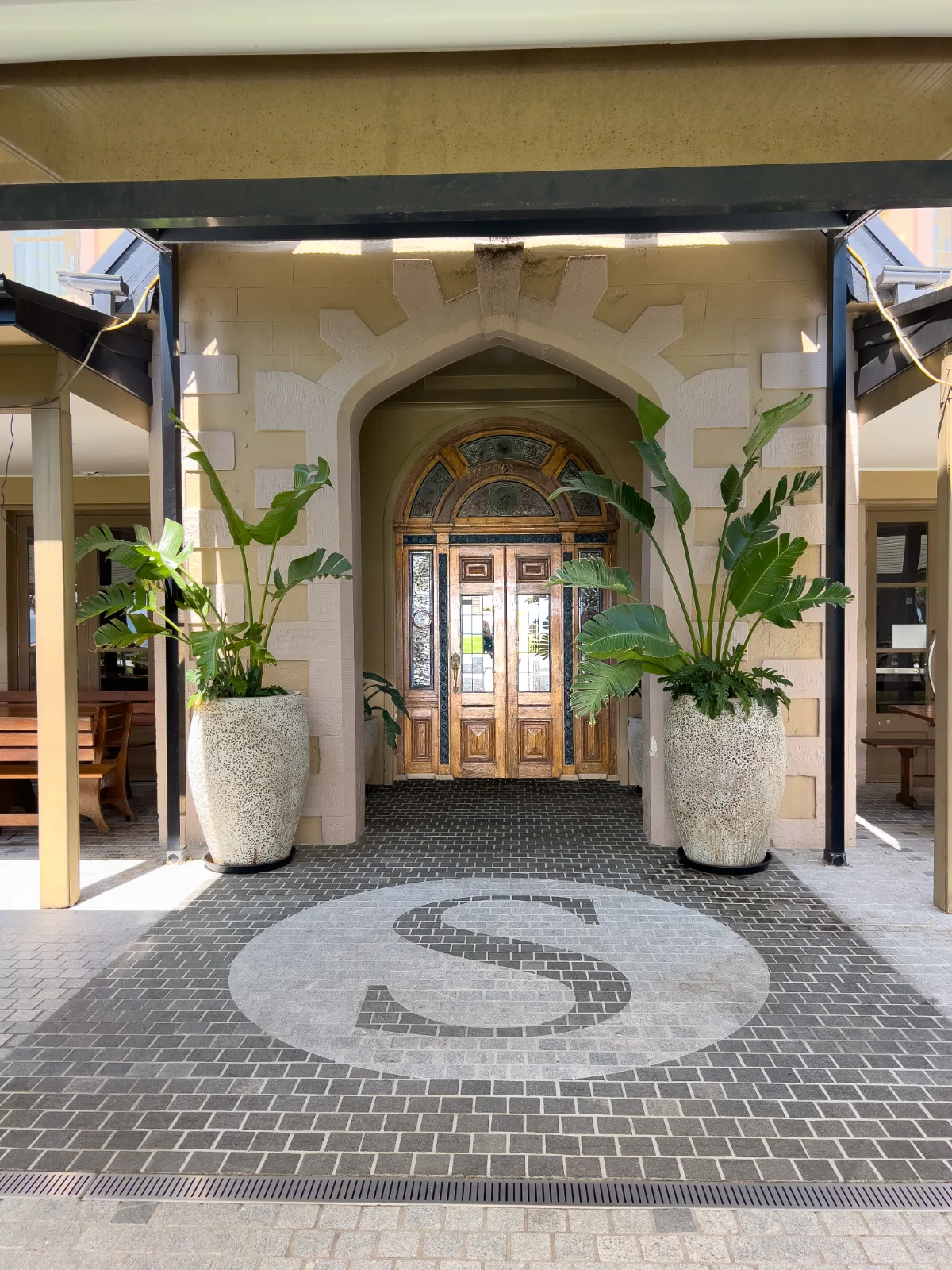 The grand entrance to the Seahorse Inn.