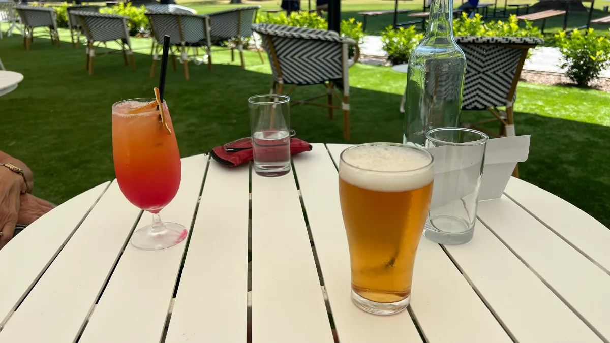 Refreshing drinks to start our lunch.
