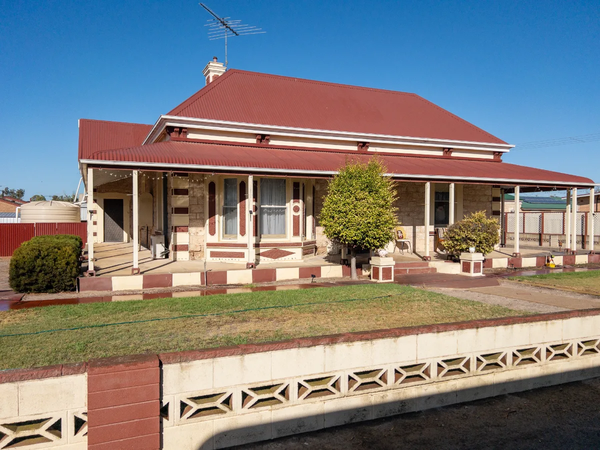 An impeccably maintained bungalow, showcasing classic Australian domestic architecture in Yorketown.